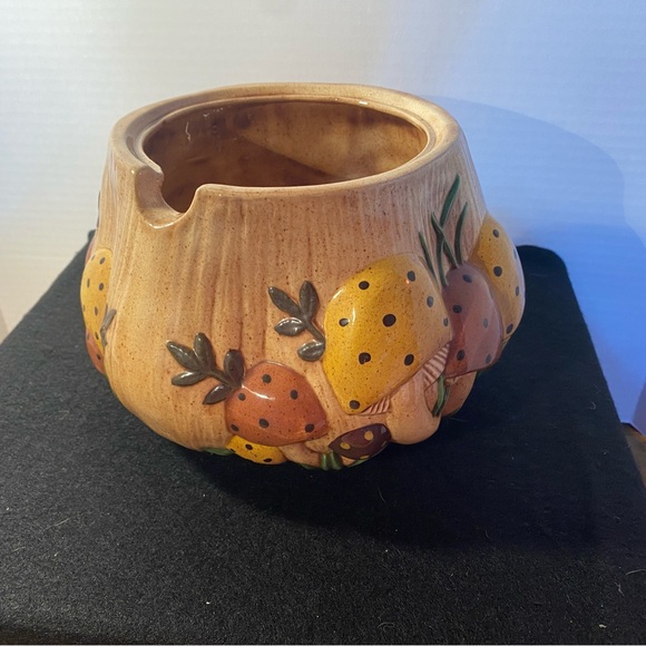 Vintage Handmade Ceramic Arnel’s Mushroom Soup Tureen with Lid, Ladle, and plate - Picture 8 of 16